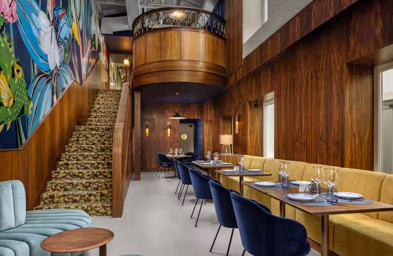 Descobre o Duo Hotel Lisbon: Luxo e Conforto no Cora&ccedil;&atilde;o de Lisboa escadas reestaurante