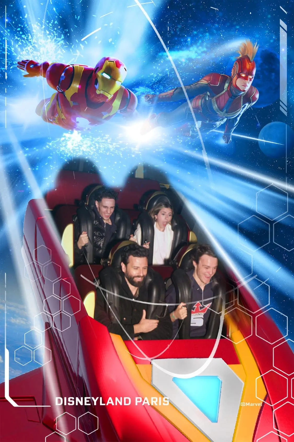 pessoas nas fotografias da disney da atracao dos avengers