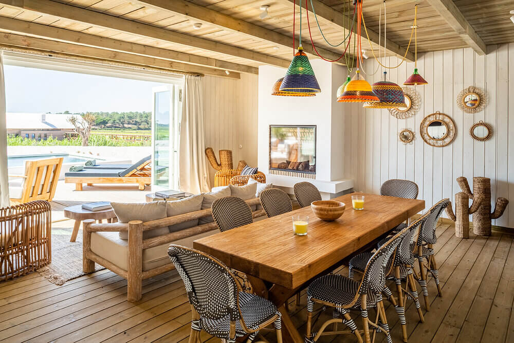 Escapadela de Outono na Quinta da Comporta: Luxo, Bem-Estar e Natureza mesa