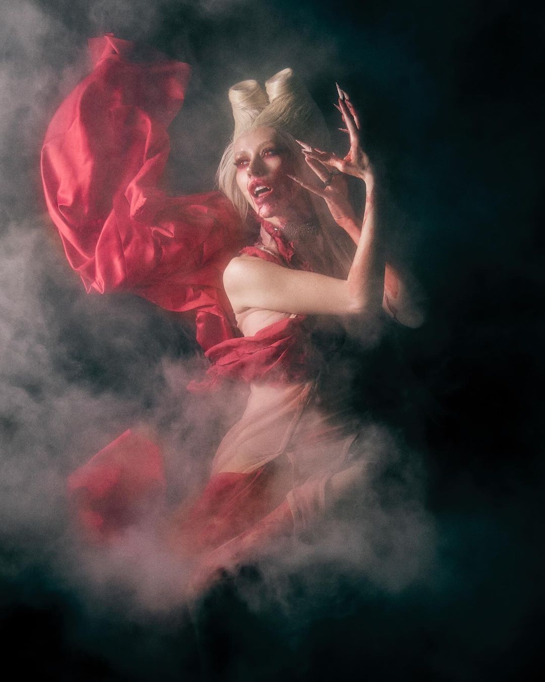 Halloween 2024: As M&aacute;scaras Mais Criativas e Ic&oacute;nicas dracula