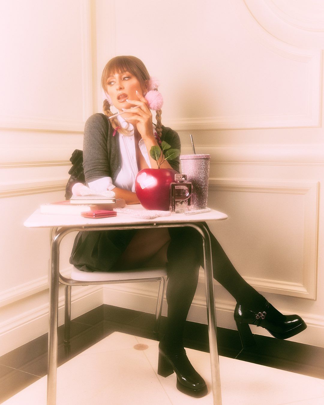 Hottieween 2024: As M&aacute;scaras Mais Bonitas e Sensuais das Celebridades britney paris hilton