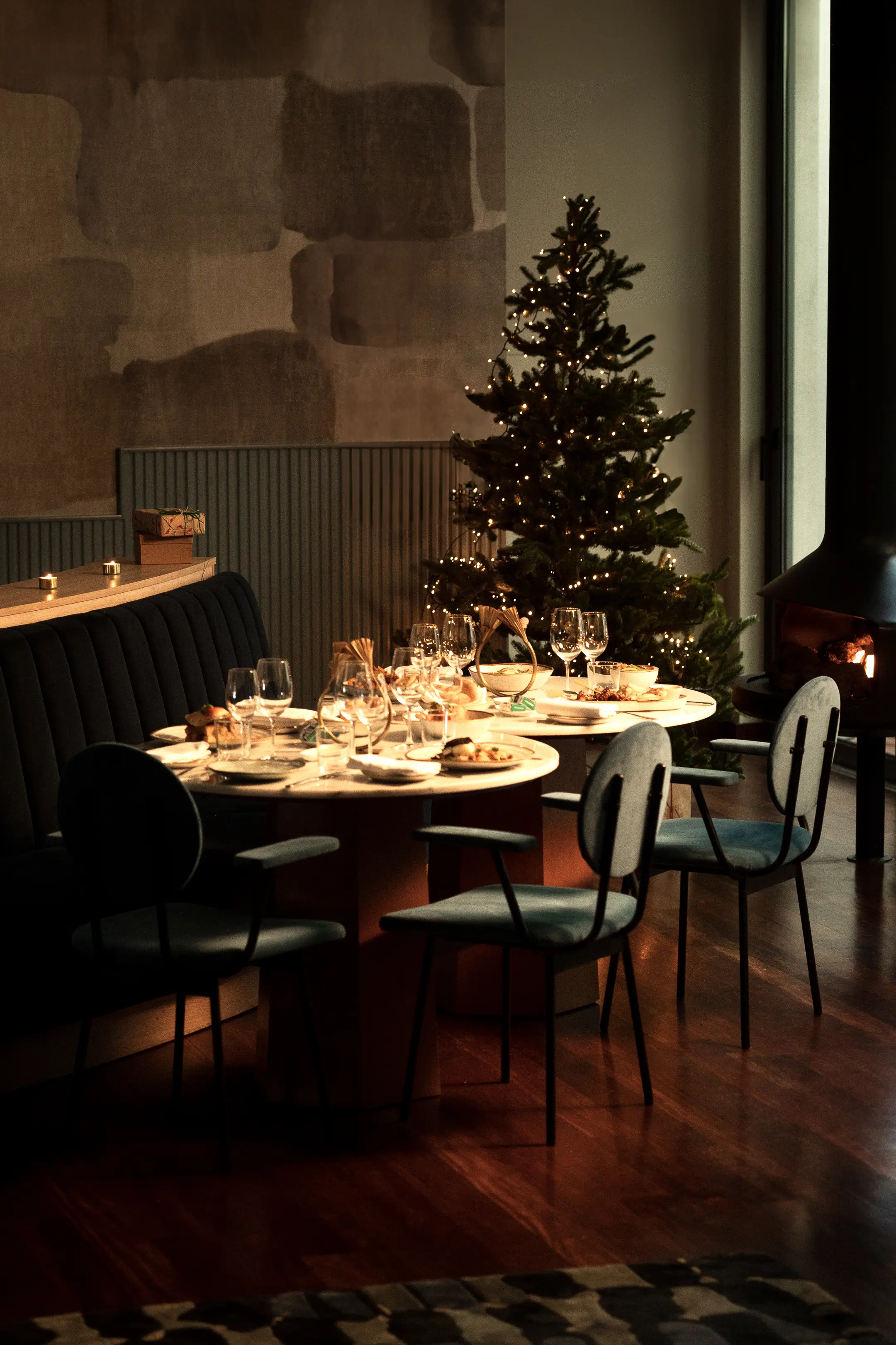 The Vintage Lisbon & Blue Bistrot: A Noite Perfeita em Lisboa jantar mesa restaurante