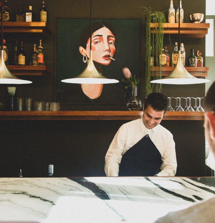 The Vintage Lisbon & Blue Bistrot: A Noite Perfeita em Lisboa bar barman