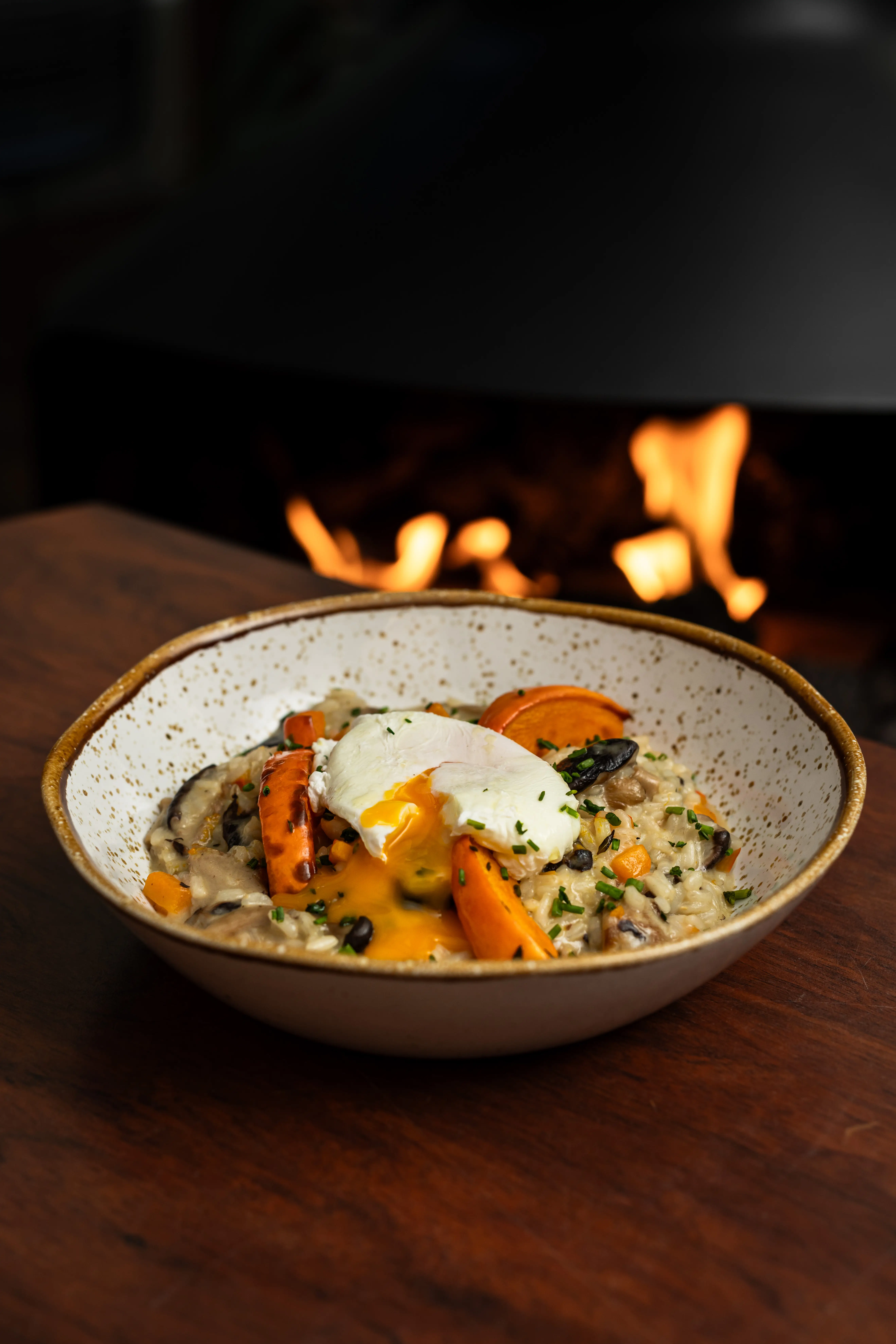 The Vintage Lisbon & Blue Bistrot: A Noite Perfeita em Lisboa prato principal ovo aberto gema