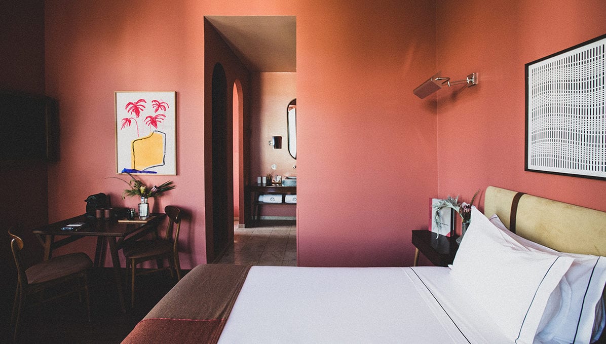 The Vintage Lisbon & Blue Bistrot: A Noite Perfeita em Lisboa uarto rosa salm&atilde;o